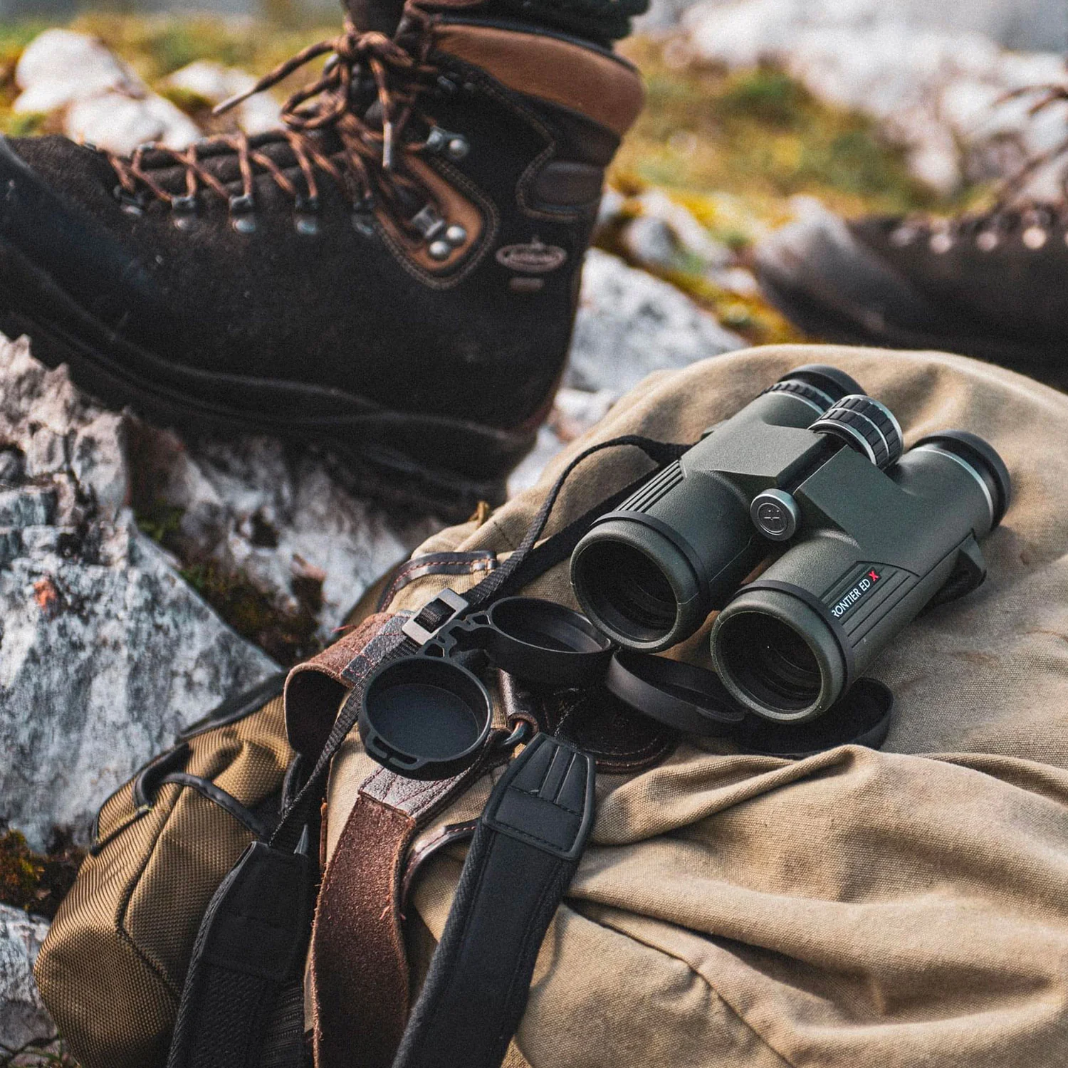 Hawke Frontier ED X 10x42 Binoculars - Green - Image 4