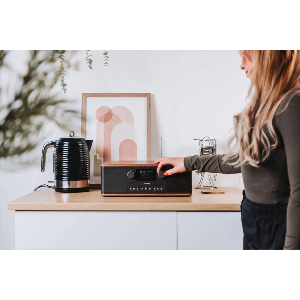 Pure Classic C-D6 DAB Radio in Black/Walnut - Image 5