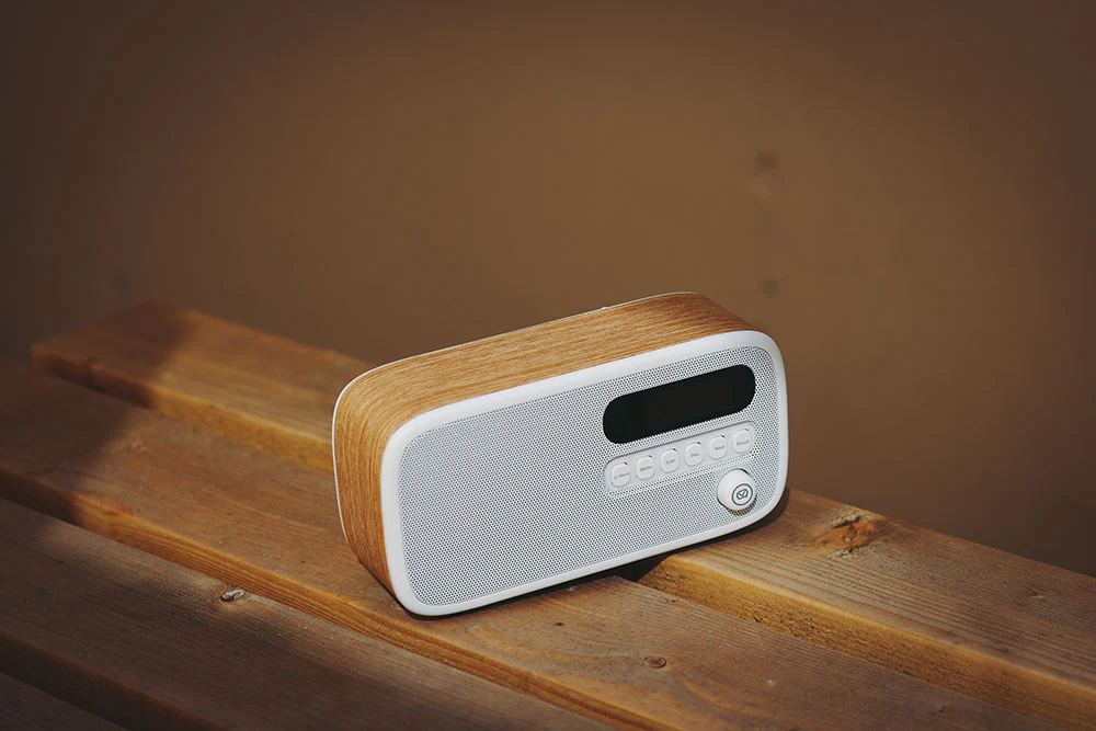 VQ Dexter Portable DAB/FM Radio in Oak - Image 5